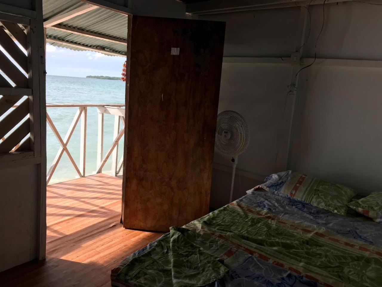 Cabanas Black And White Pensión Cartagena