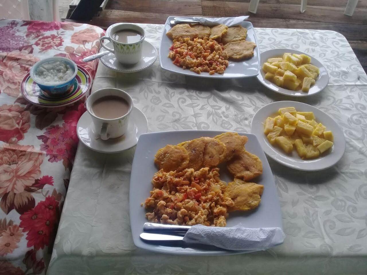 Pensión Cabanas Black And White Cartagena